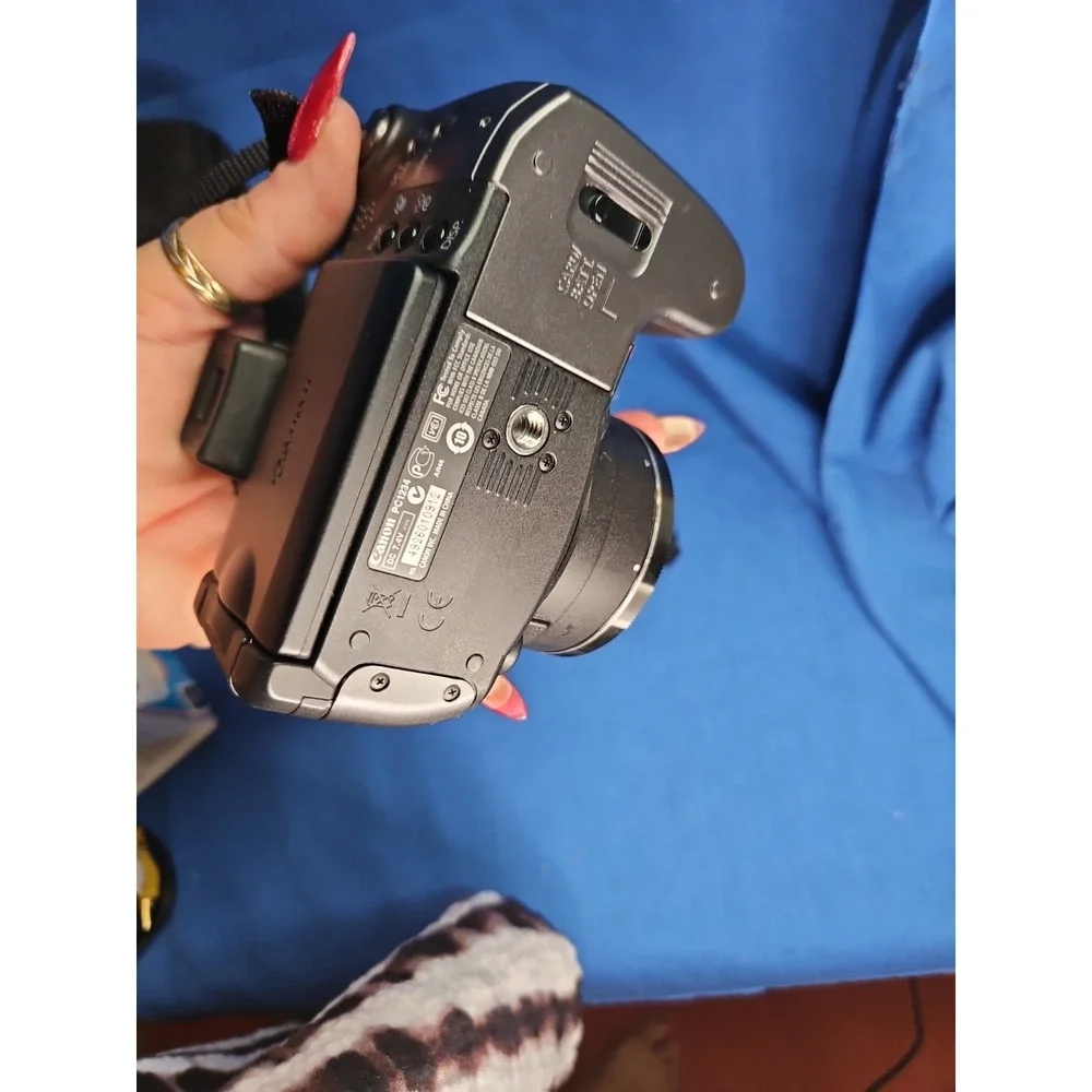 Canon PowerShot S5IS Digital 8.0 MP Camera S5 IS Tested w/Memory Card & Case